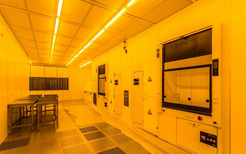 Center for Hybrid Nanostructures (CHyN)